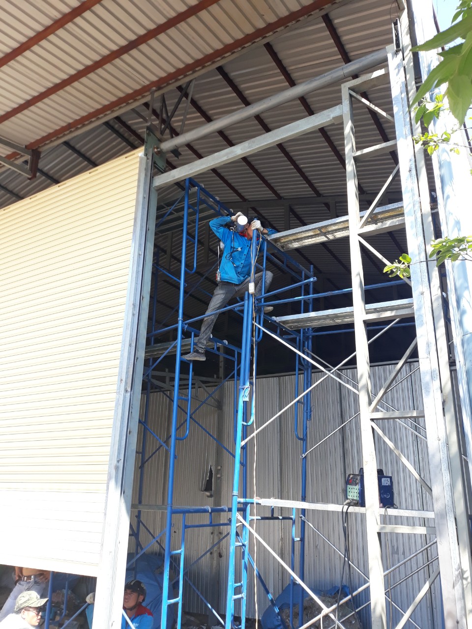 CÔNG TY THI CÔNG LẮP ĐẶT CỬA CUỐN GIÁ RẺ UY TÍN TẠI QUẬN 4