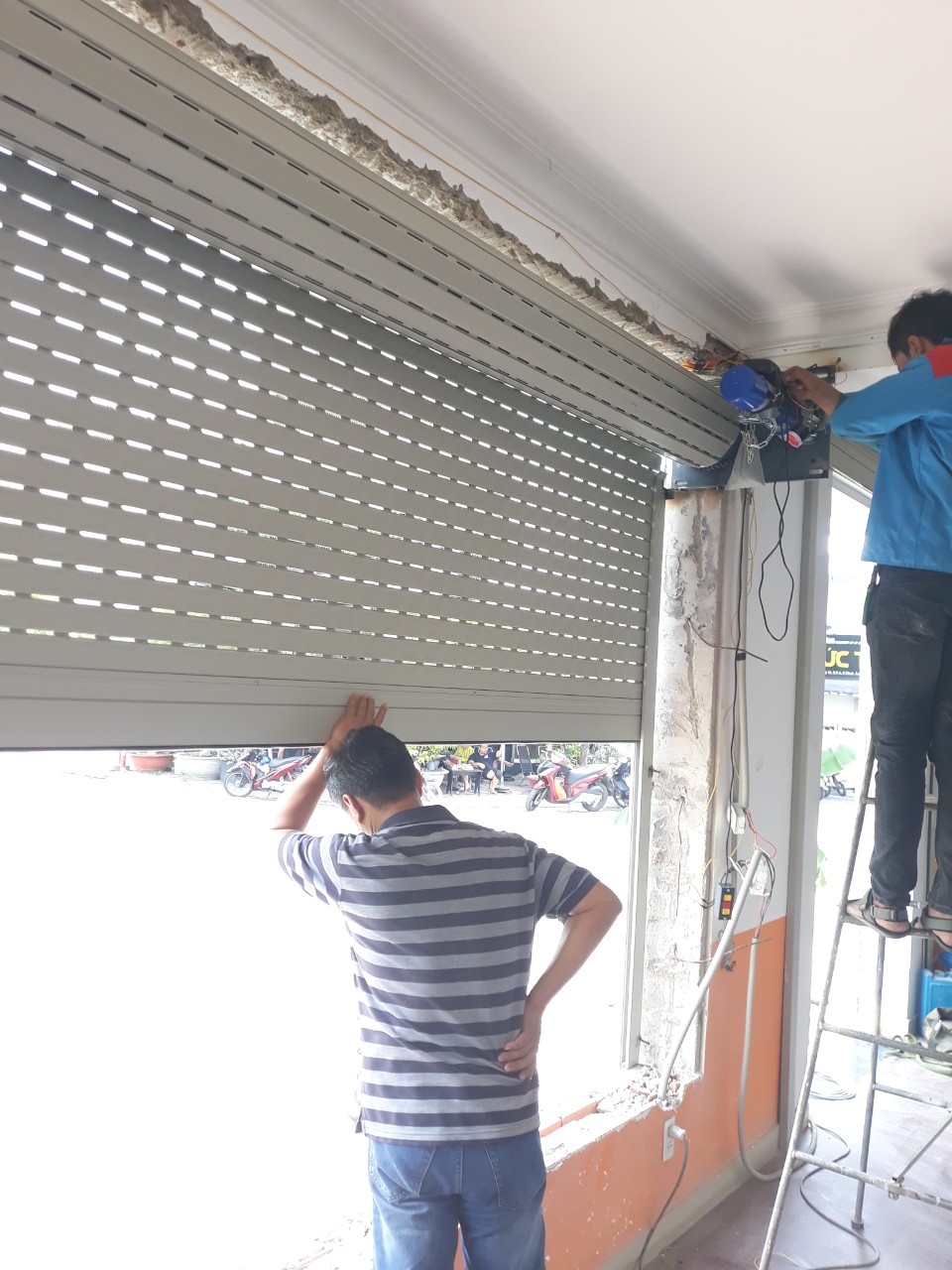 Cửa cuốn đức giá rẻ Alphadoor tại HCM